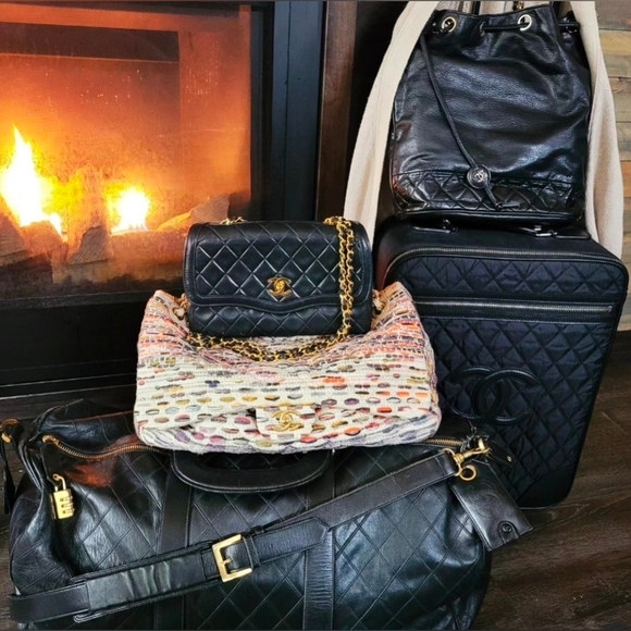 Chanel Black Quilted Leather Shoulder Bag - Picture 15 of 15